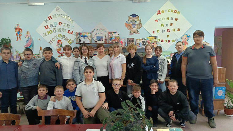 Посетили сельскую библиотеку..